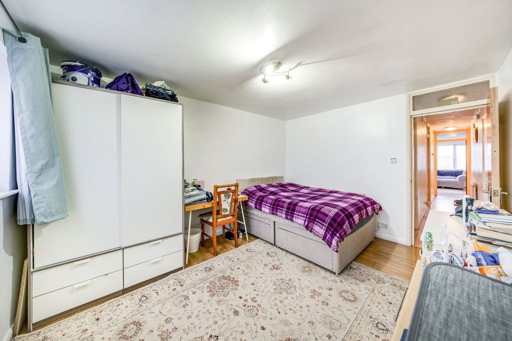 Property photo 3 of 10 Bedroom