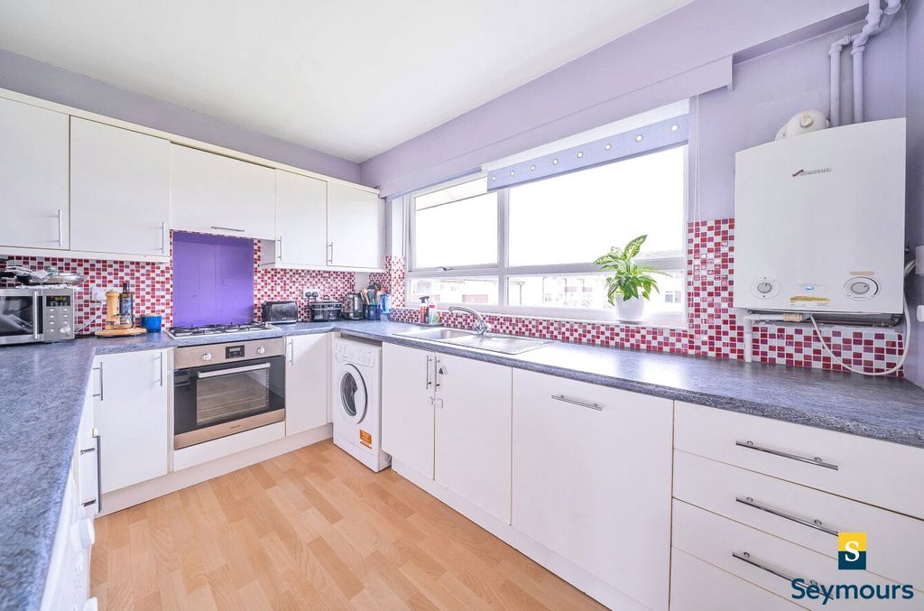 Property photo 2 of 15 Kitchen