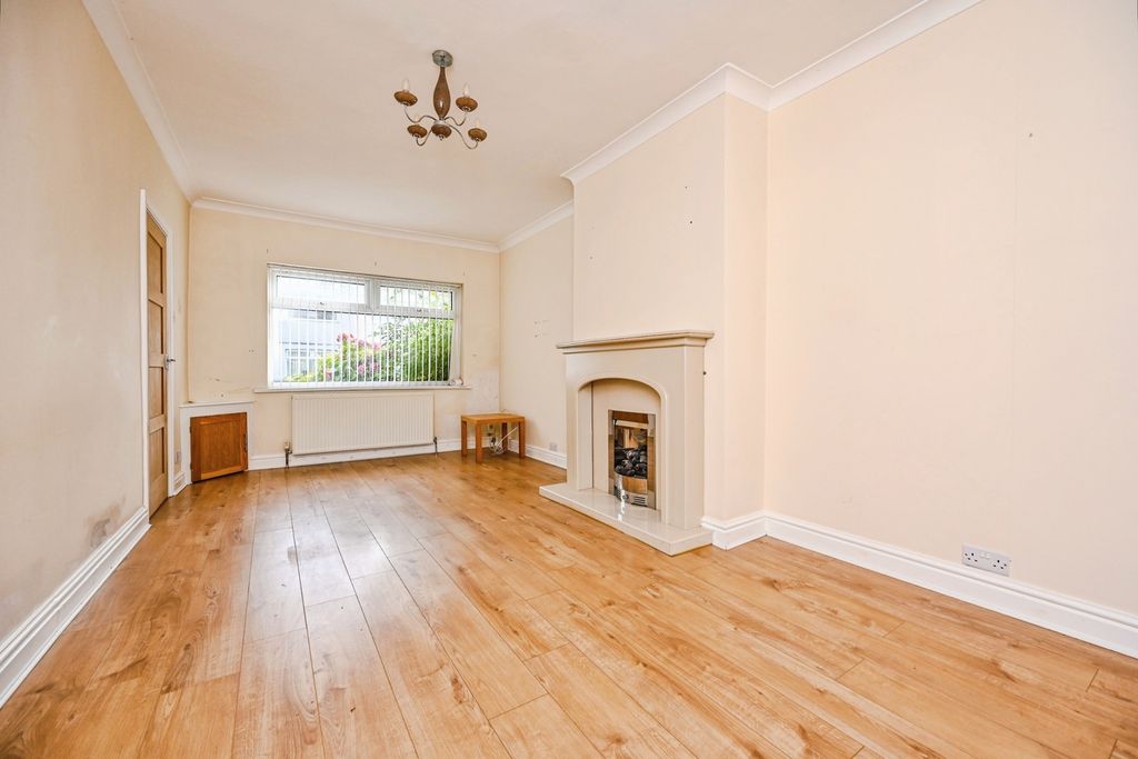 Property photo 3 of 17 Photo