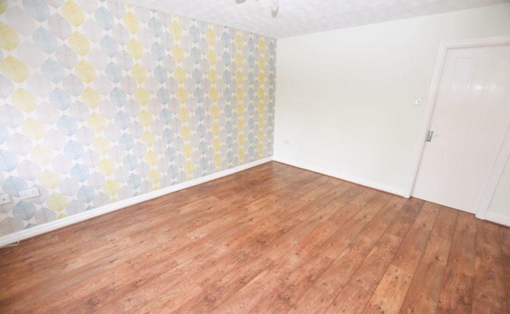 Property photo 3 of 11 Photo 2