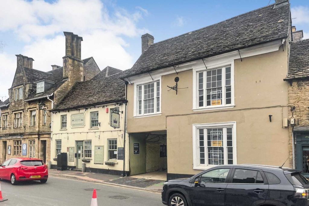 Property photo 2 of 25 The Crown Inn, High Street, Lechlade Gl7 3Ae
