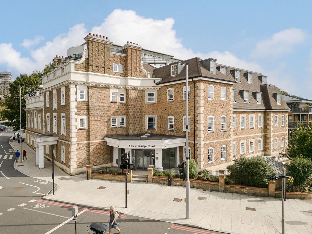 Property photo 2 of 12 Front (Exterior)