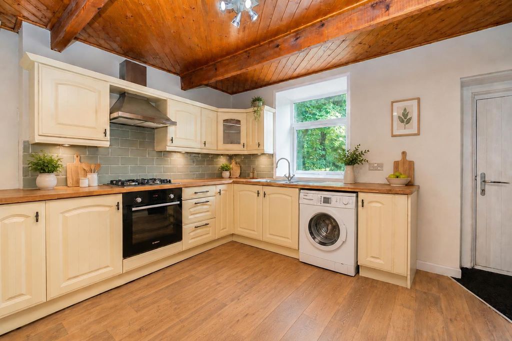 Property photo 2 of 30 A05Fc3Fc-181F-4802-B7A9-A4986B62Aa5d.Png