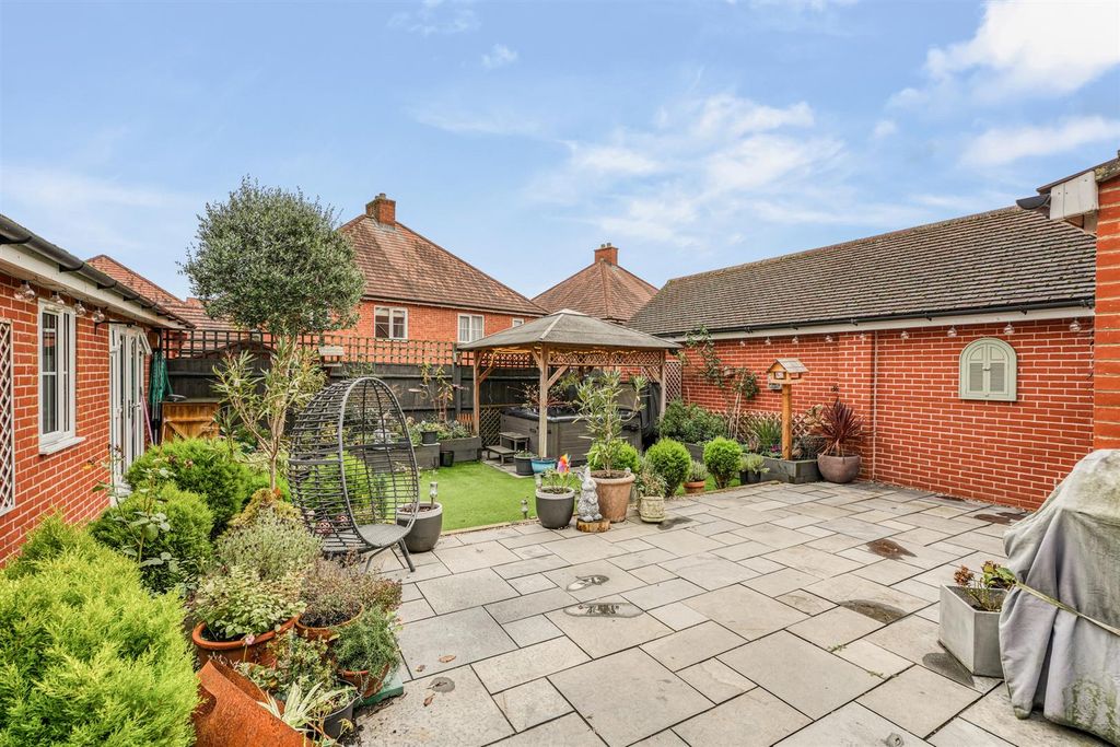 Property photo 3 of 34