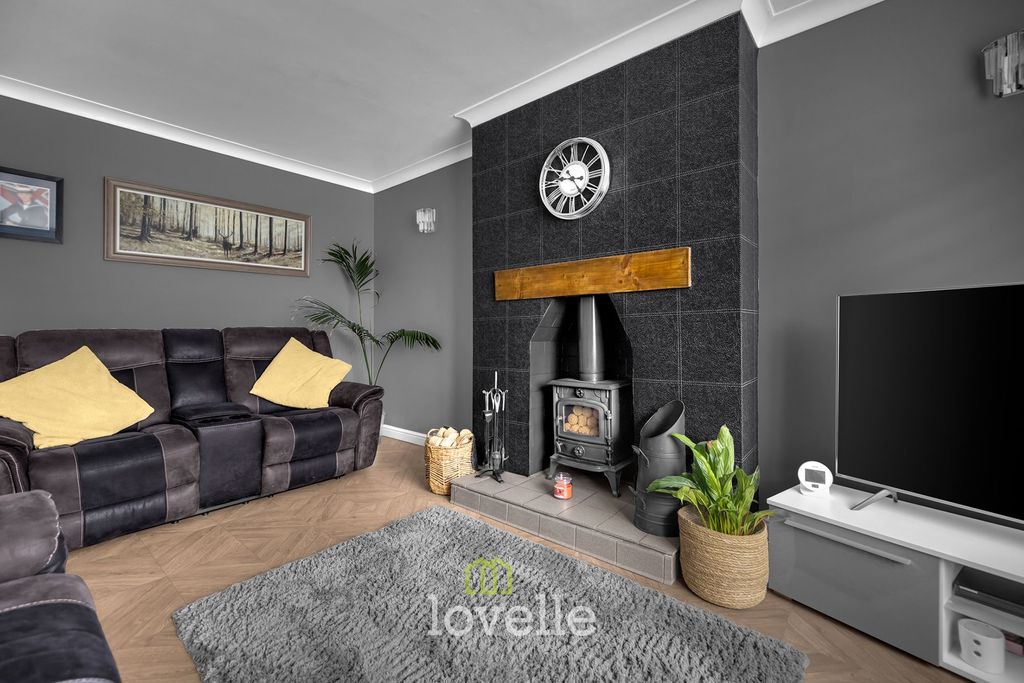 Property photo 2 of 36