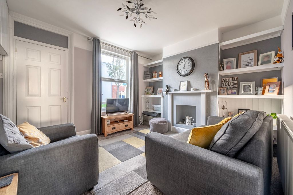 Property photo 3 of 17