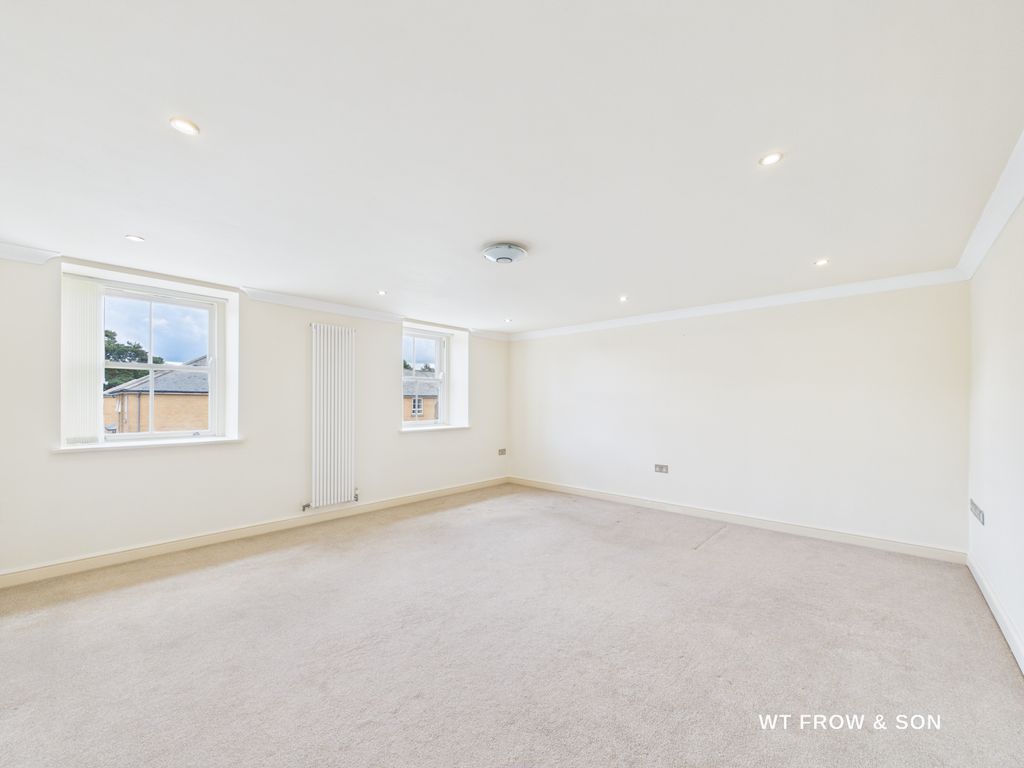 Property photo 2 of 11 Living Room