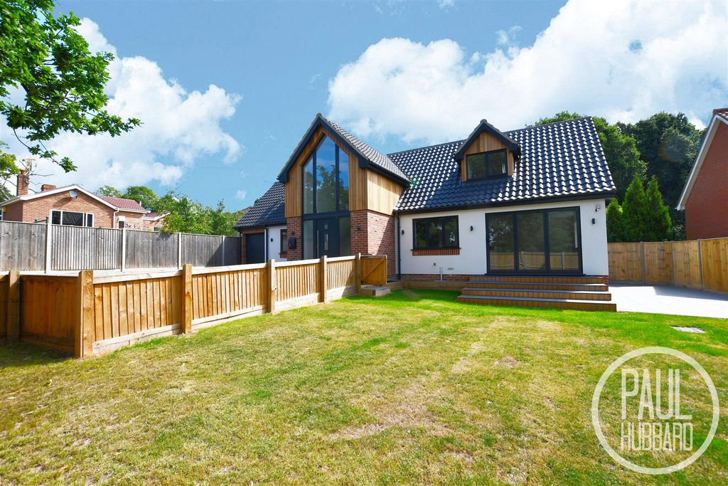 Property photo 2 of 23