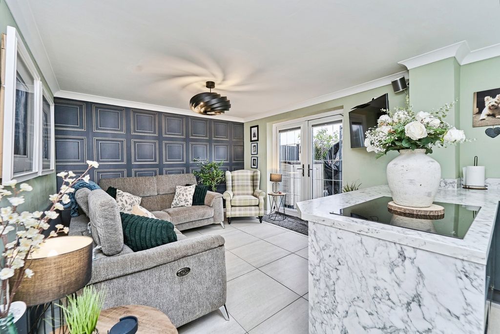 Property photo 2 of 20 Photo