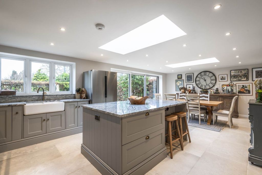 Property photo 2 of 22