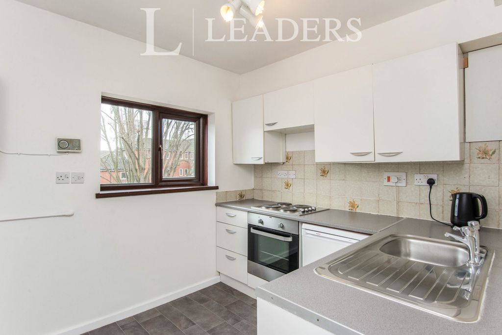 Property photo 3 of 6 Kitchen
