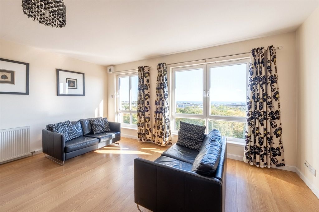 Property photo 2 of 24 Midstocket View