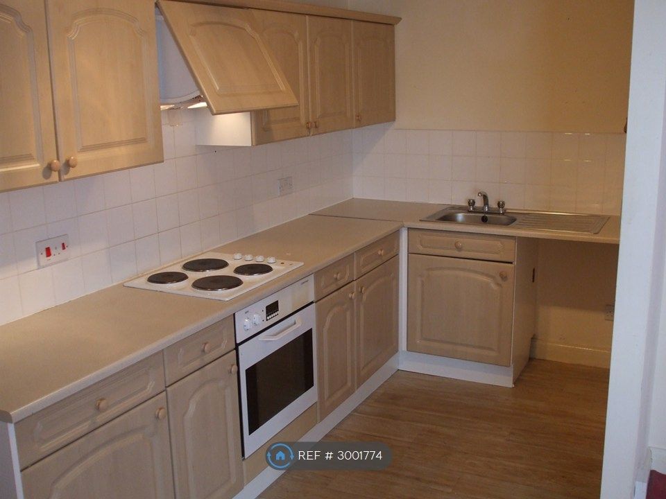 Property photo 2 of 6 Kitchen