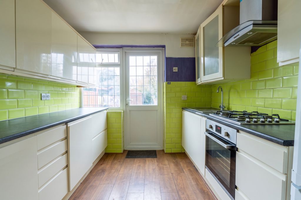 Property photo 3 of 8 Kitchen