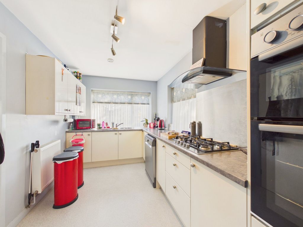 Property photo 3 of 12 Kitchen