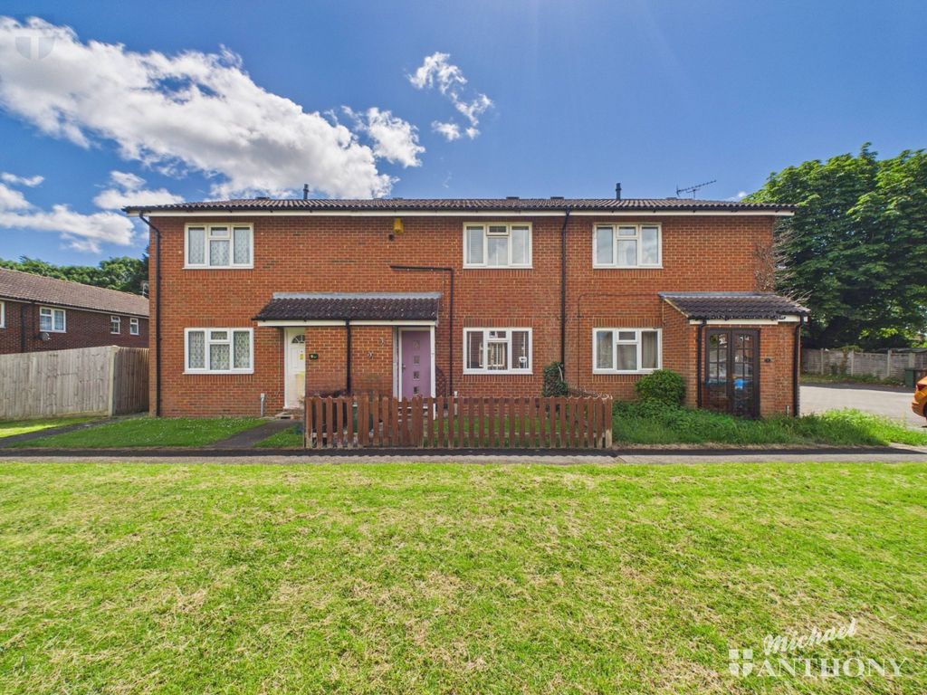 Property photo 1 of 11 Cam03218G0-Pr1055-Still002