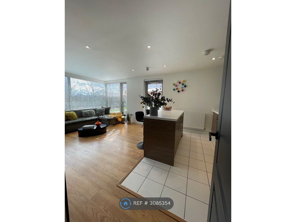 Property photo 2 of 31
