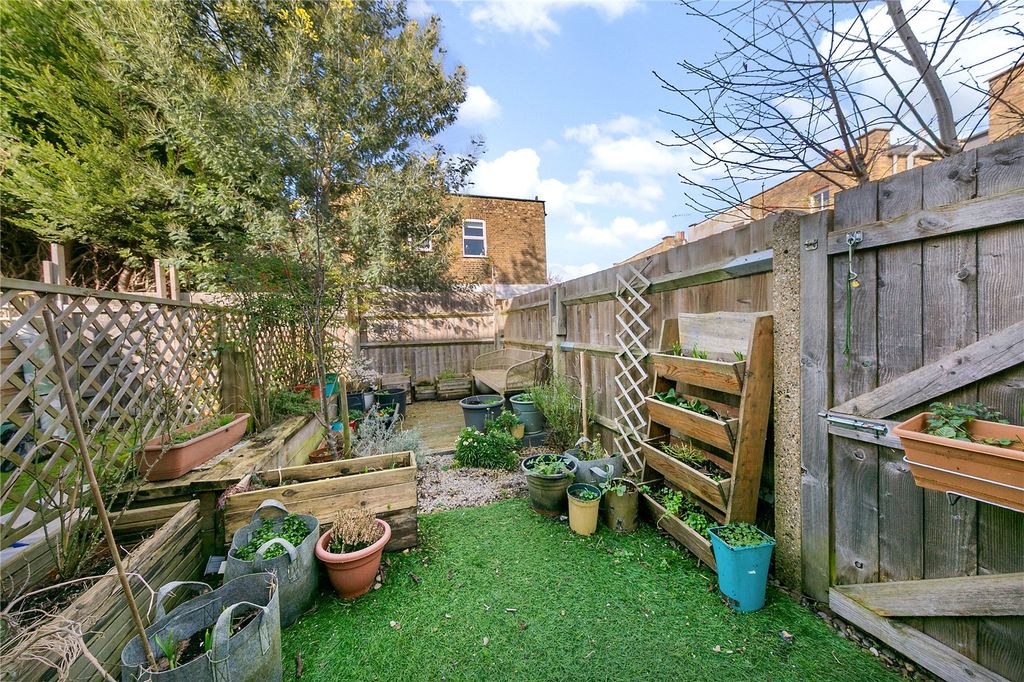 Property photo 2 of 17 Picture No. 21