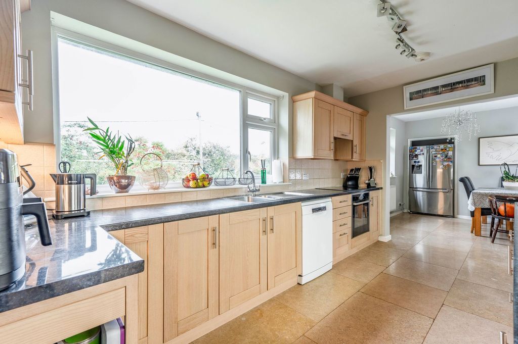 Property photo 3 of 27 Kitchen