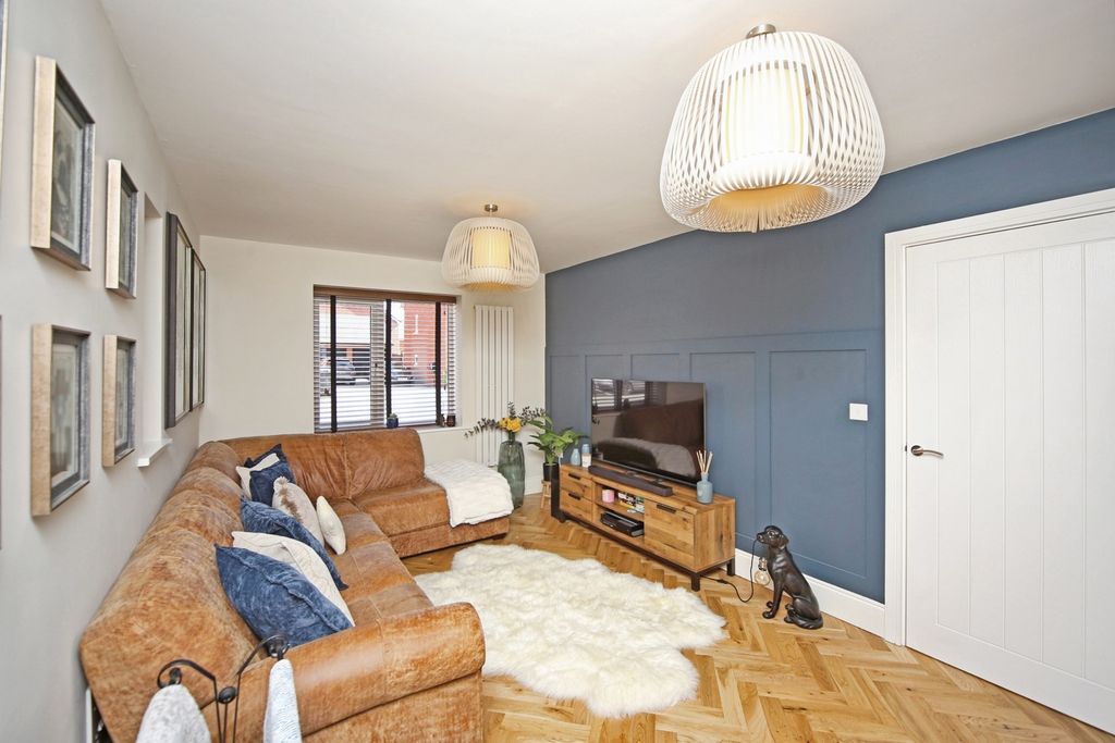 Property photo 3 of 23 Pbox-Img.Jpg