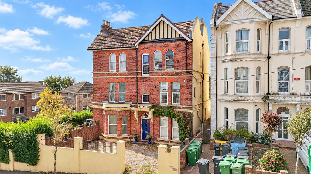 Property photo 1 of 20 Aa82E03E-3c1d-4Ab5-9c5c-422c0070cc4B.Png