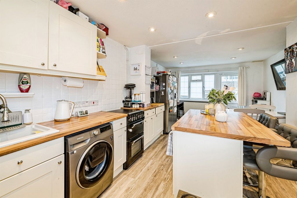 Property photo 3 of 17