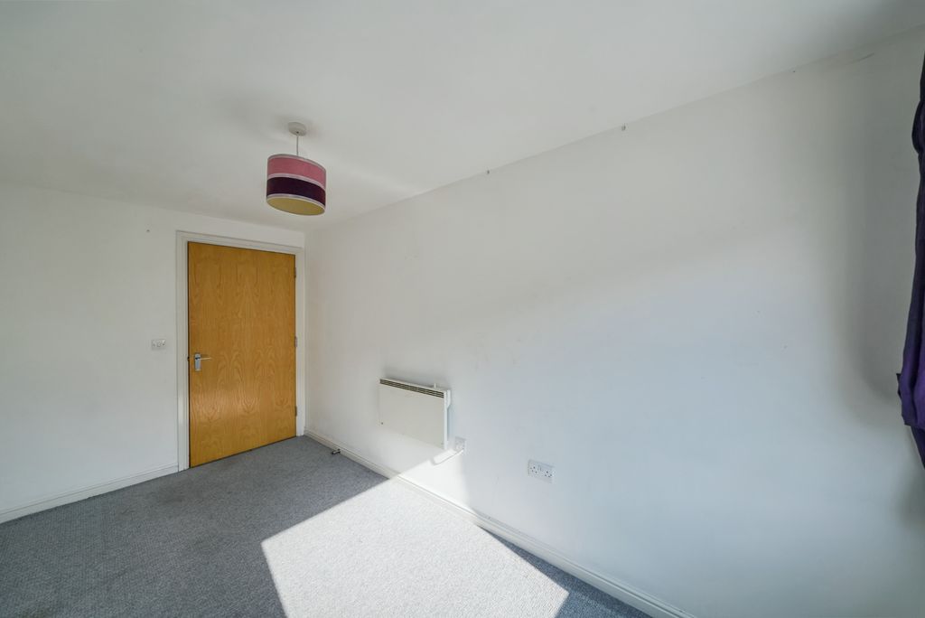 Property photo 2 of 12 136 Berberis House, High Street, Feltham Tw13 4Gr