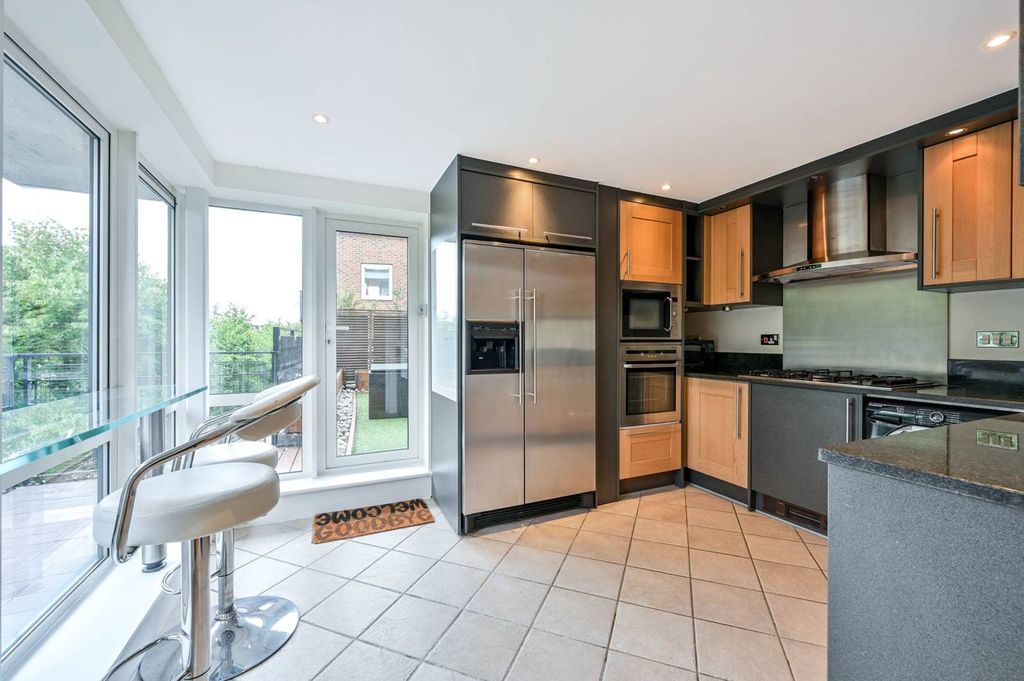 Property photo 3 of 22