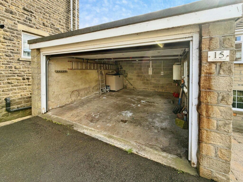 Property photo 2 of 27