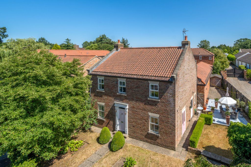 Property photo 1 of 21 Lodge House