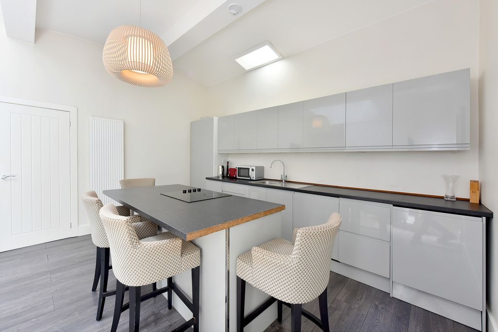 Property photo 3 of 12 Picture 3