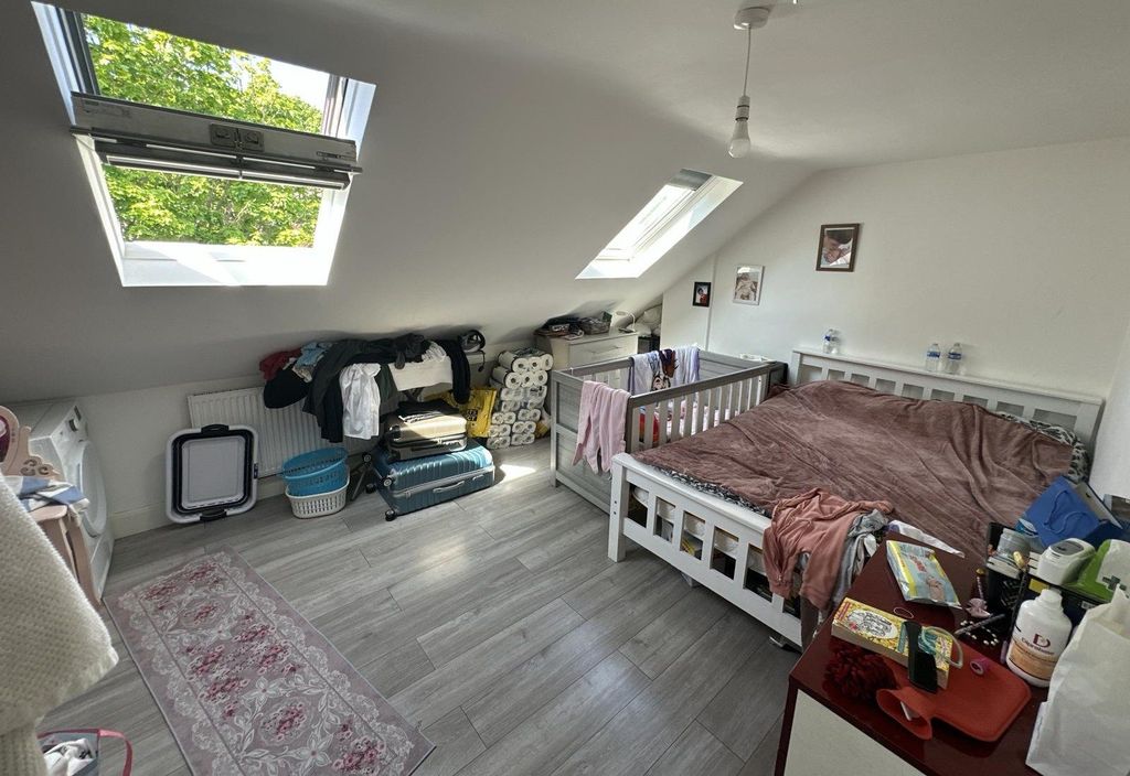 Property photo 2 of 7 1
