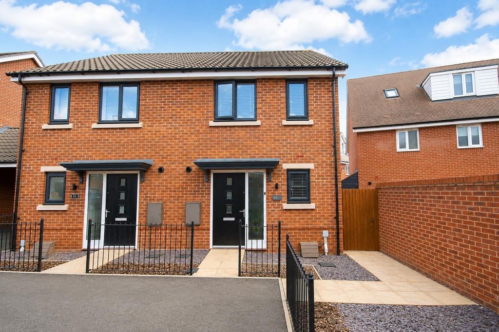 Property photo 1 of 17 A6c3Dfa0-Ae04-4556-Bd2E-54B41c61Bbb3.Png