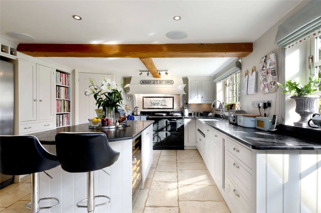 Property photo 3 of 14 Kitchen/Breakfast