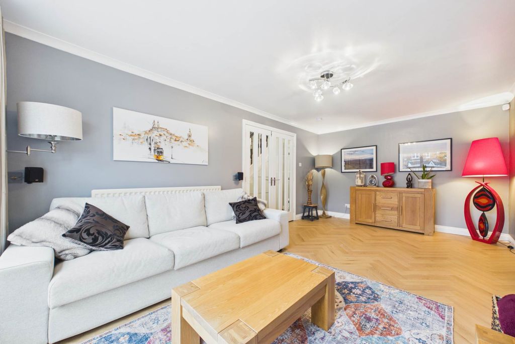 Property photo 2 of 31