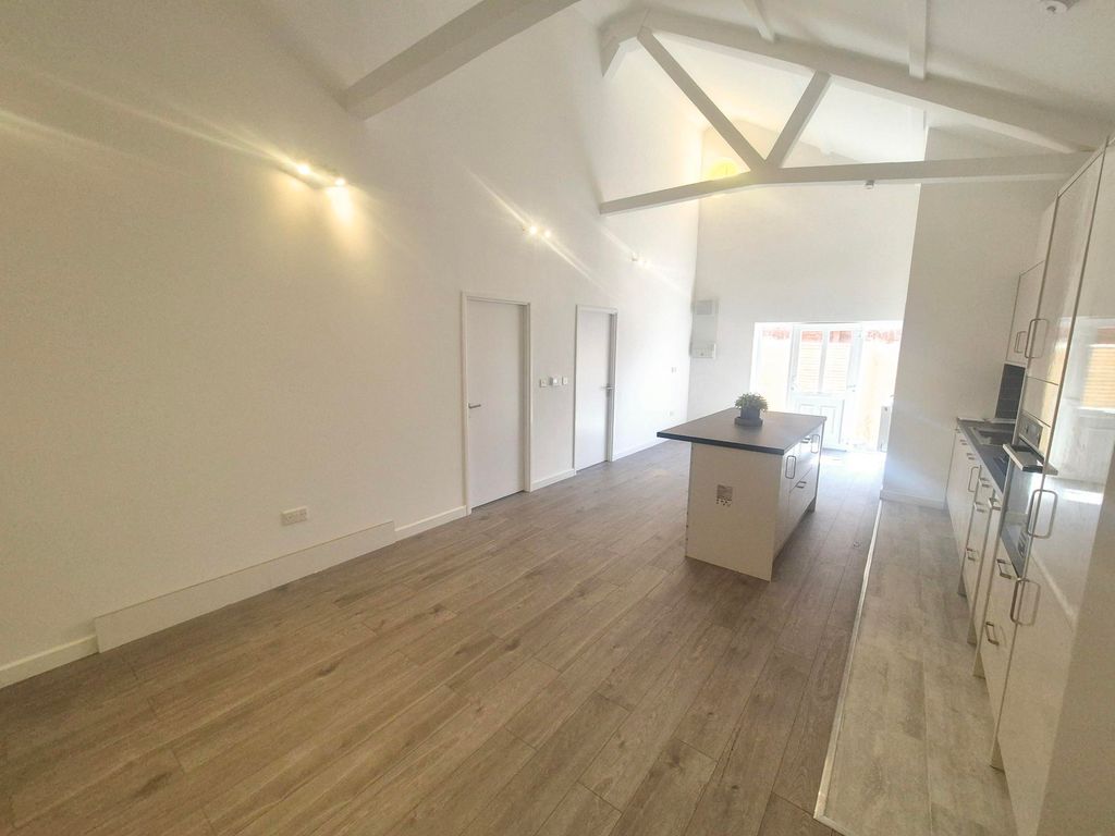 Additional image 5 of 3 bed flat to rentLarkhill Road, Yeovil BA21