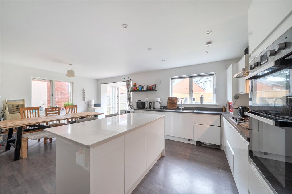 Property photo 2 of 13 Picture No. 23