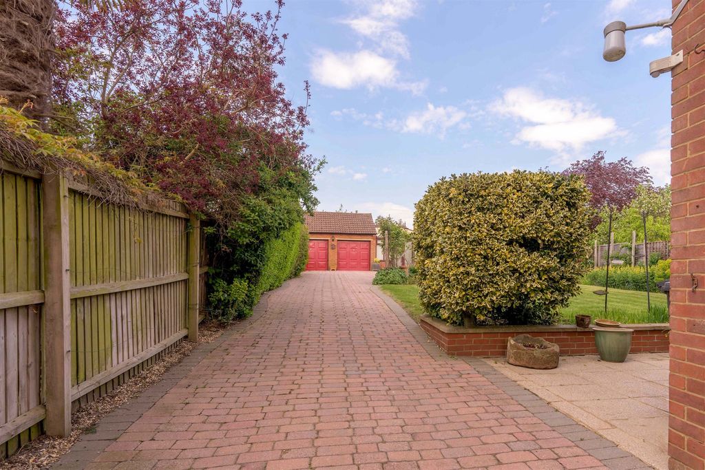 Property photo 2 of 11