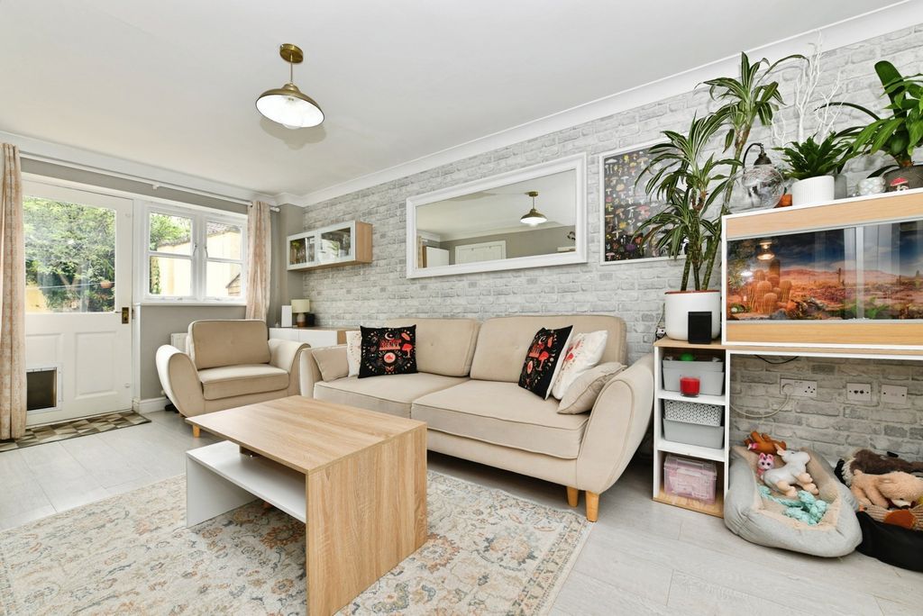 Property photo 3 of 17 Pbox-Img.Jpg