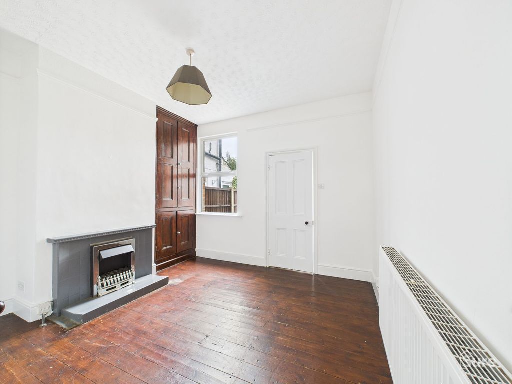 Property photo 3 of 10 Dining Room