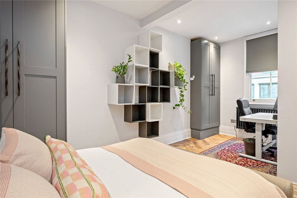 Property photo 3 of 10 Bedroom