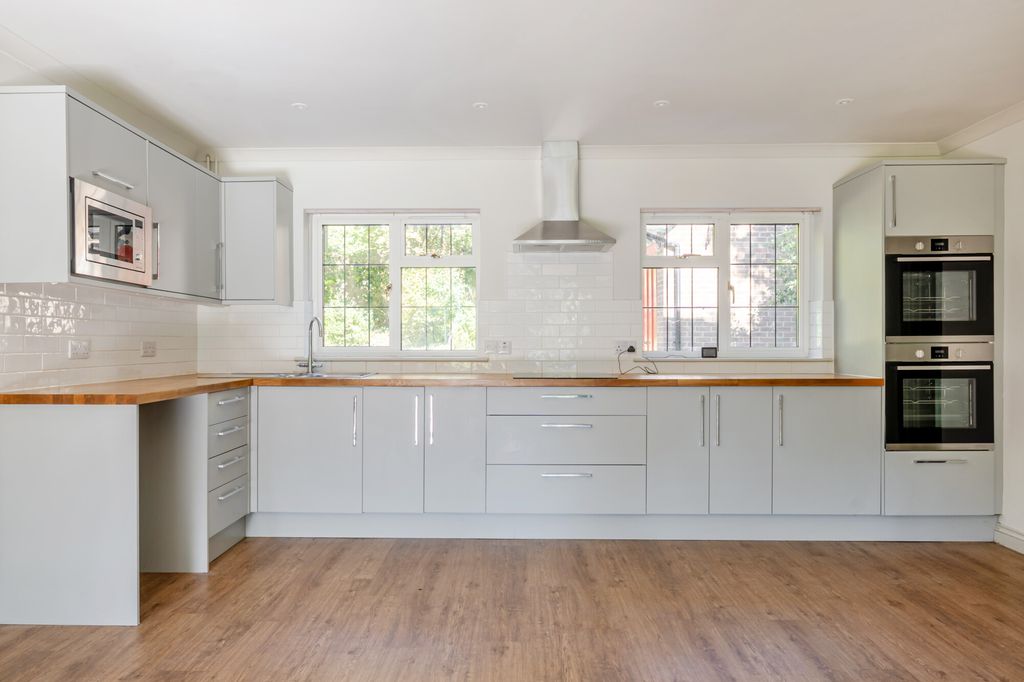 Property photo 3 of 26