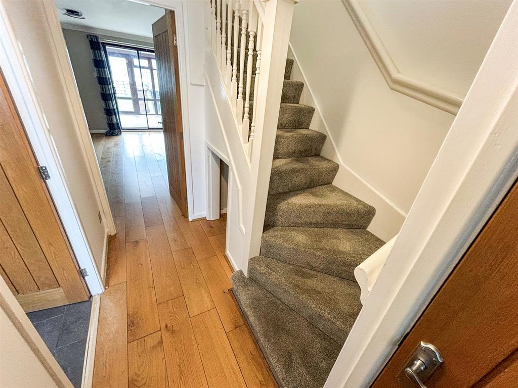 Property photo 2 of 11 Hall