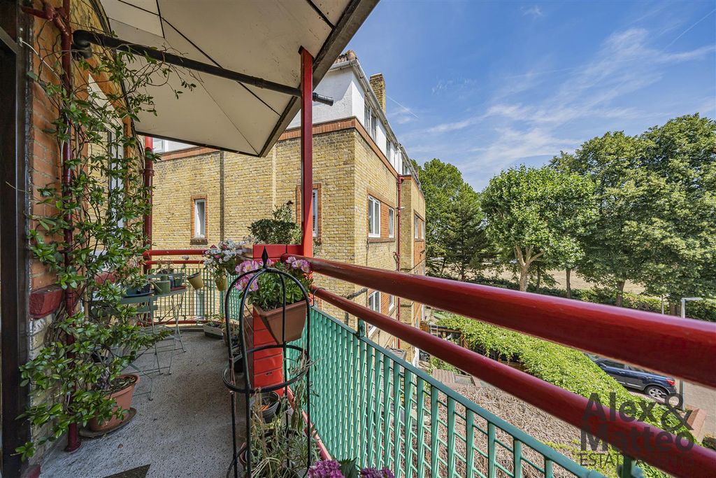 Property photo 2 of 22 Millpond Estate