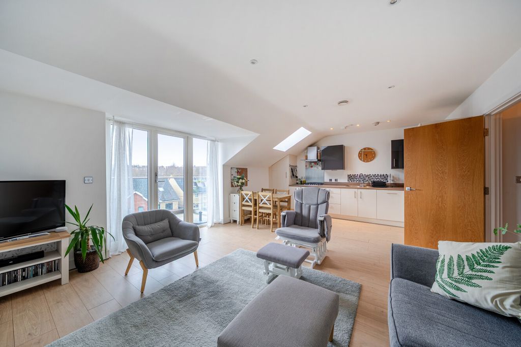 Property photo 2 of 15 1414576-10-69982c...