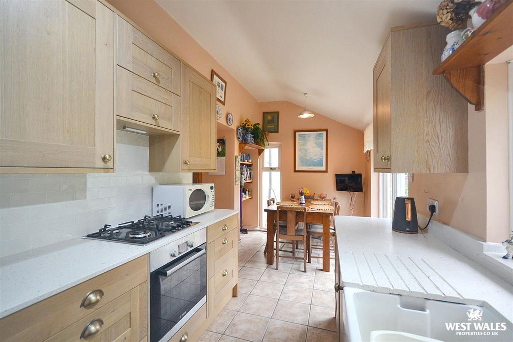 Property photo 3 of 25 Kitchen Diner