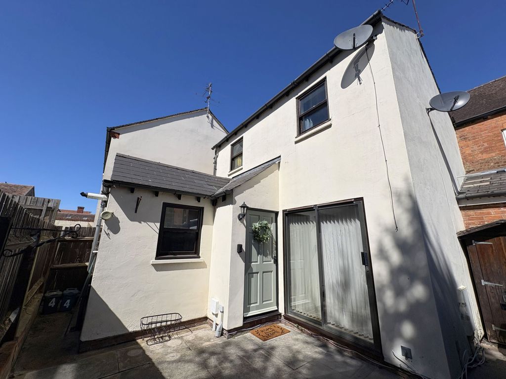 Property photo 1 of 13 2 Bedroom Semi Detached House For Sale