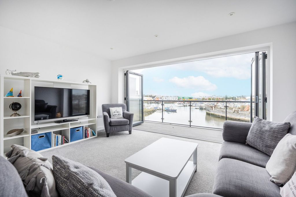 Property photo 2 of 23