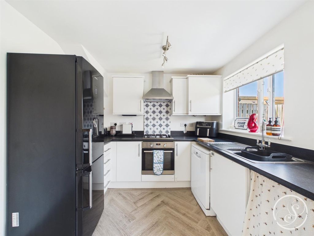 Property photo 3 of 14 Kitchen/Diner