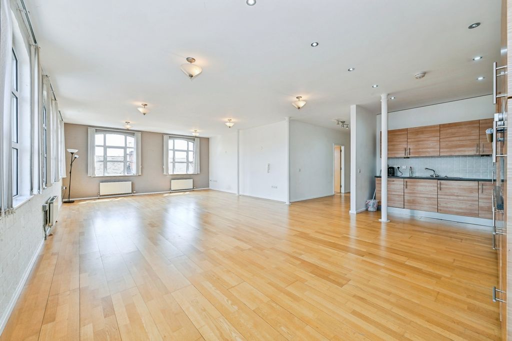 Property photo 3 of 19 Pbox-Img.Jpg